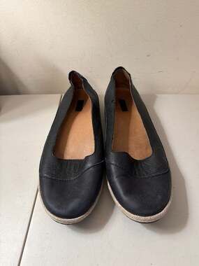 Size 9.5 OluKai Lino Black Leather Espadrille Flats